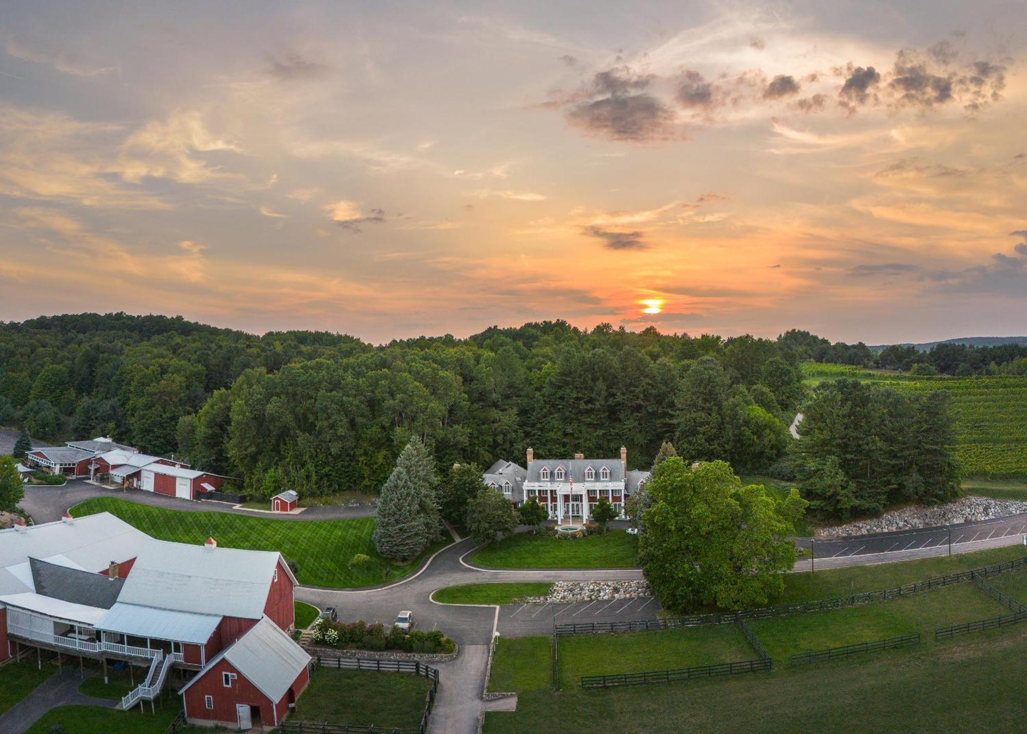 Inn At Black Star Farms Suttons Bay Exterior photo